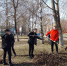 Учащиеся школы № 6 организовали уборку территории около городского памятника - Город Сасово